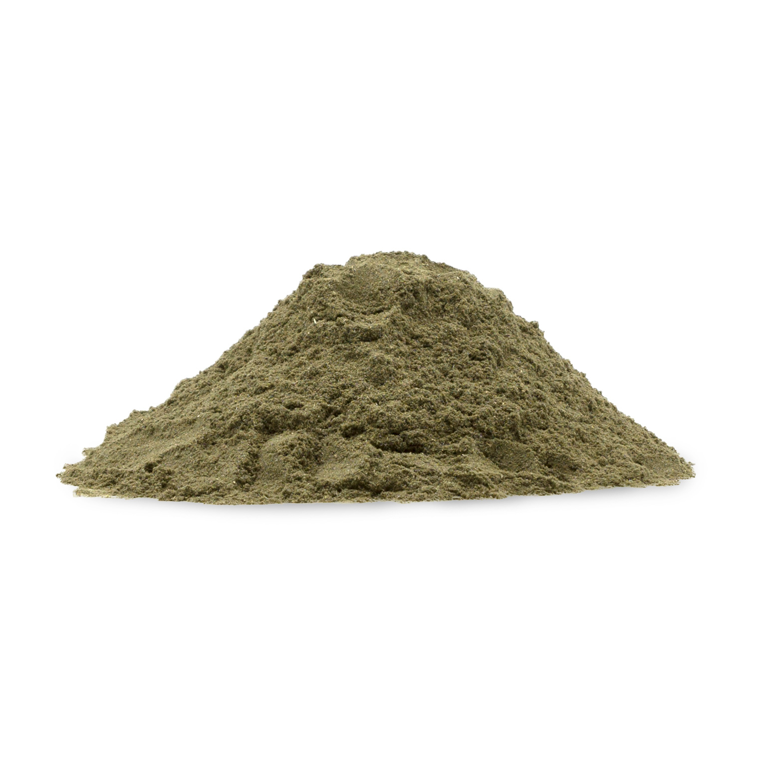 gemahlenes Mariendistelkraut Kleine Menge gemahlenes Mariendistelkraut in hellbrauner bis grünlicher Farbe, locker aufgeschichtet auf neutralem Untergrund.