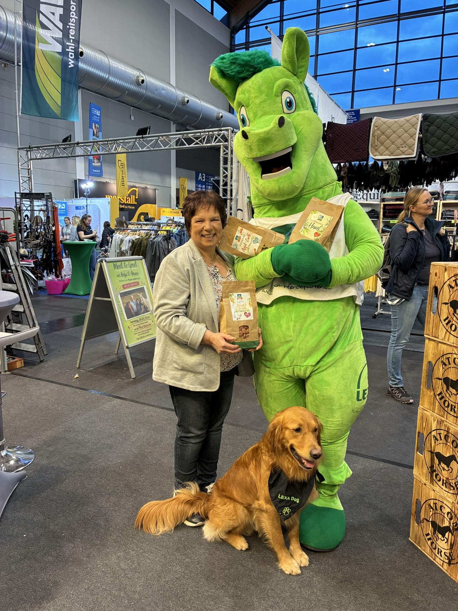 LEXA Maskottchen im Interview auf der Messe – Medienpräsenz am Stand