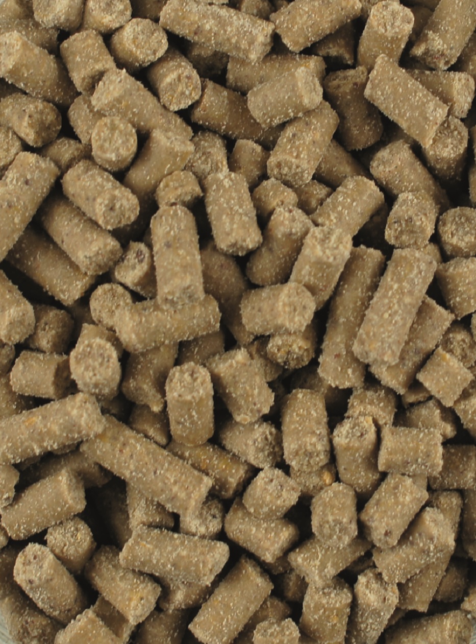 Pellets Braune Pellets, die dicht gepackt sind, mit einer rauen Oberfläche.